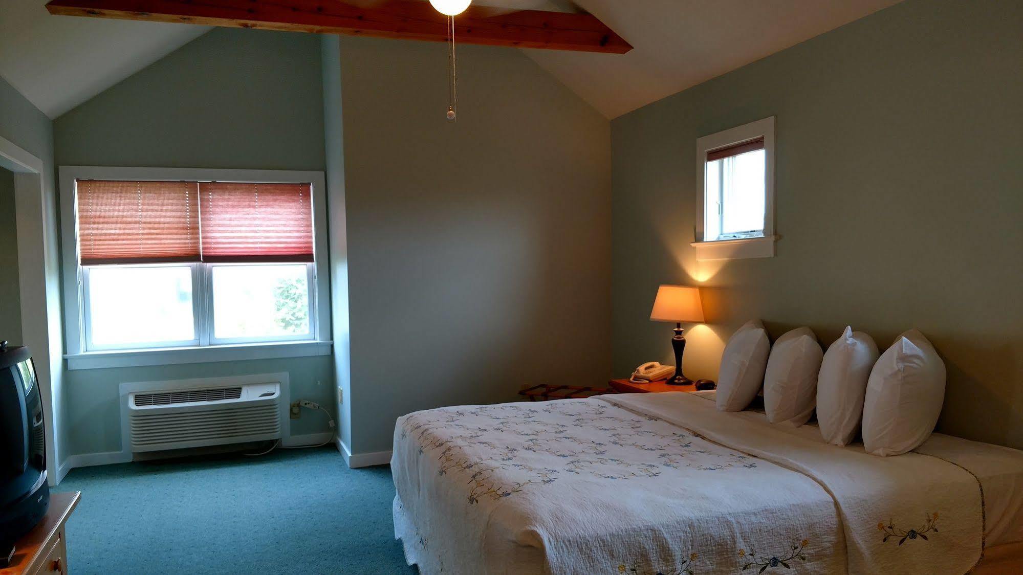 Spruce Lane Lodge And Cottages Smoketown  ภายนอก รูปภาพ